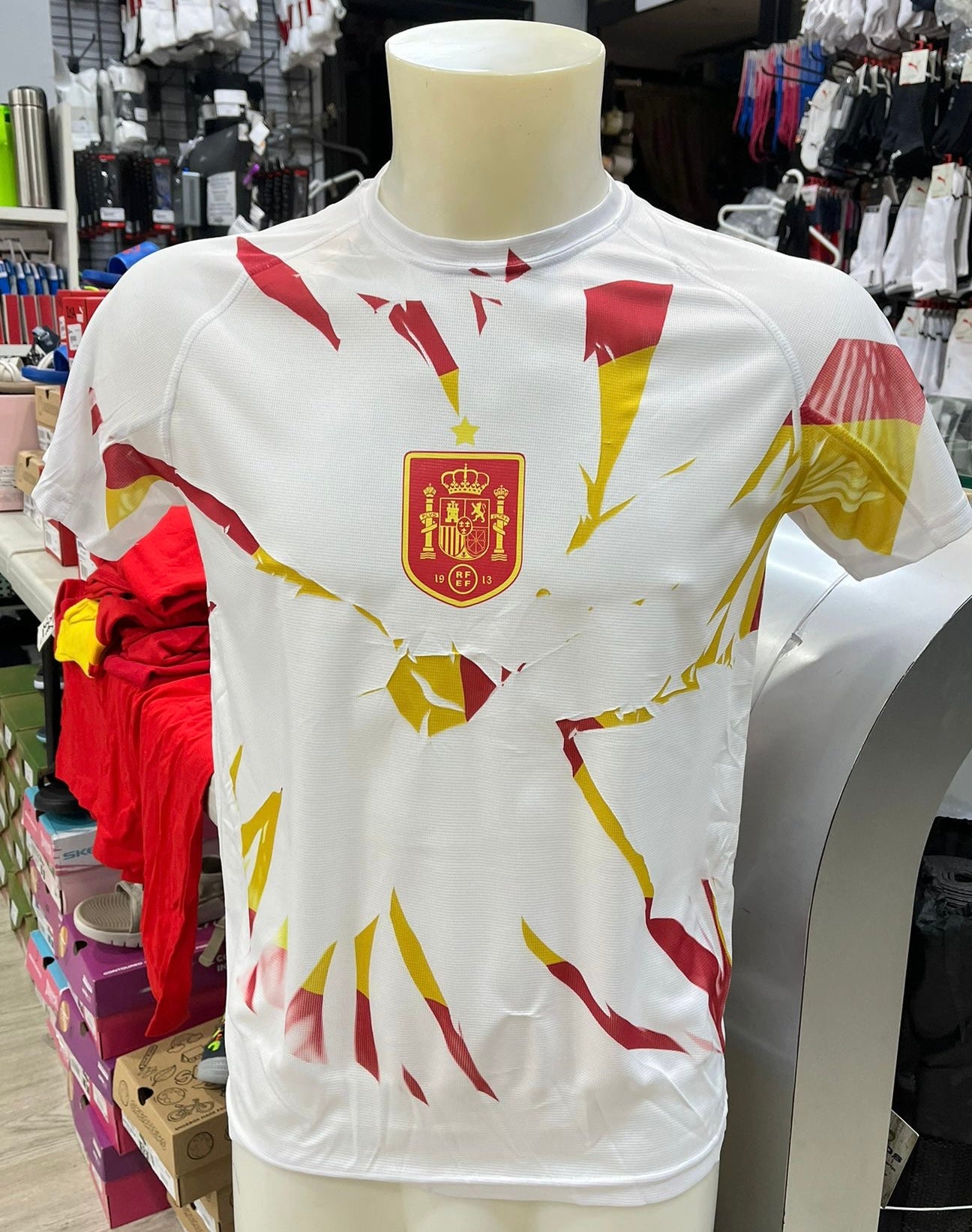 Camiseta con escudo